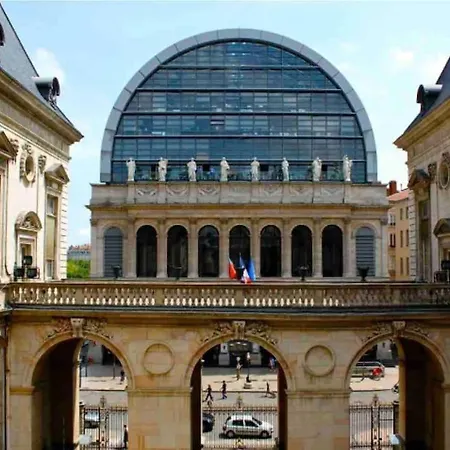 L'auguste, Proche Opera Et Climatise, 1 *