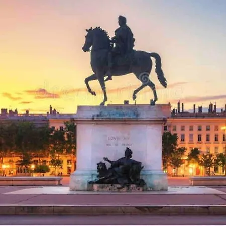 L'auguste, Proche Opera Et Climatise, 1 Λυών